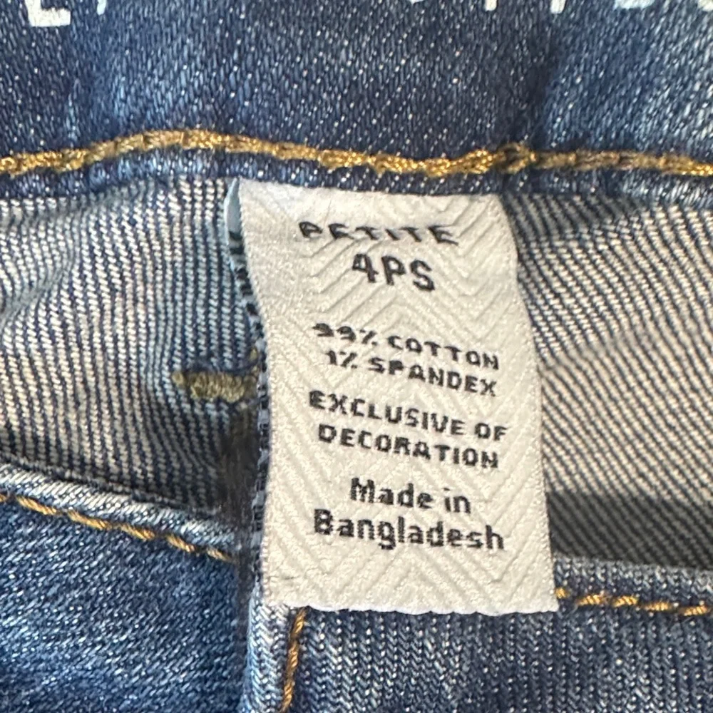 Sonoma Women's Straight Leg Jeans in Dark Blue Wash Size 4P
